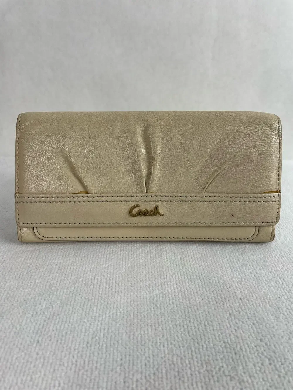 Vintage Coach Soho pleated leather cream trifold wallet Classic Minimal Luxe